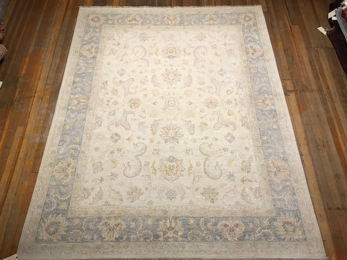 Ushak Rug. 9’.8” x 8’
